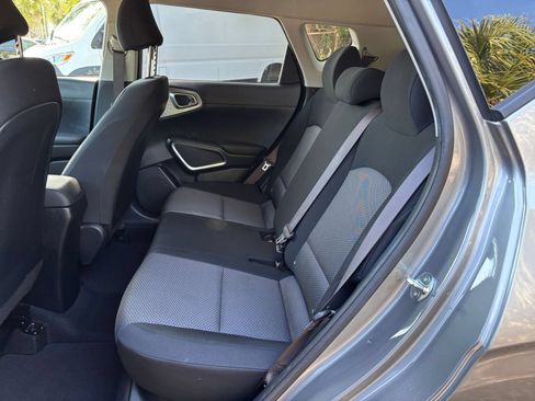 Used 2025 Kia Soul LX w/ LX Technology Package FWD image 24