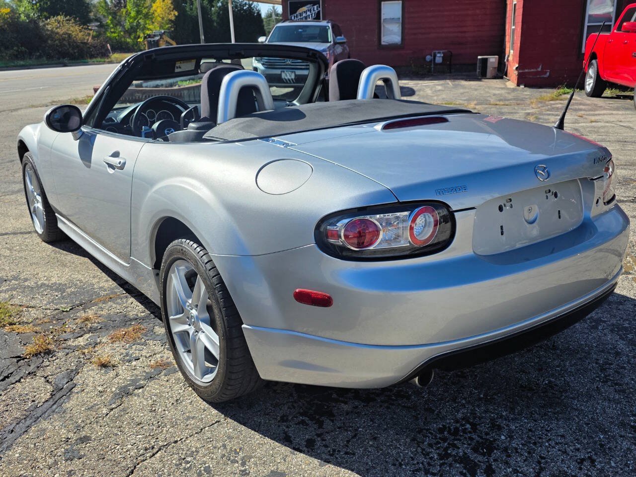 Used 2006 MAZDA MX-5 Miata Touring w/ Appearance Pkg RWD image 18