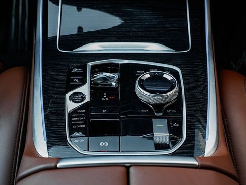 Certified 2025 BMW X7 M60i image 17