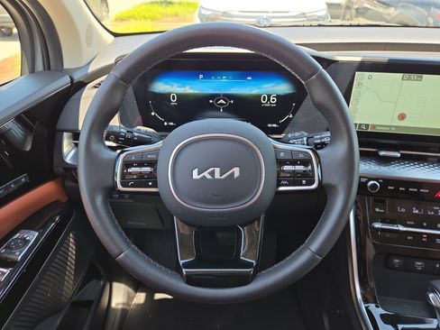 Used 2024 Kia Carnival SX Prestige FWD image 21