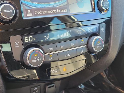 Used 2017 Nissan Rogue Sport SL FWD image 25