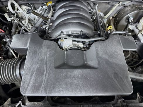 Used 2019 Chevrolet Suburban LT AWD/4WD image 37