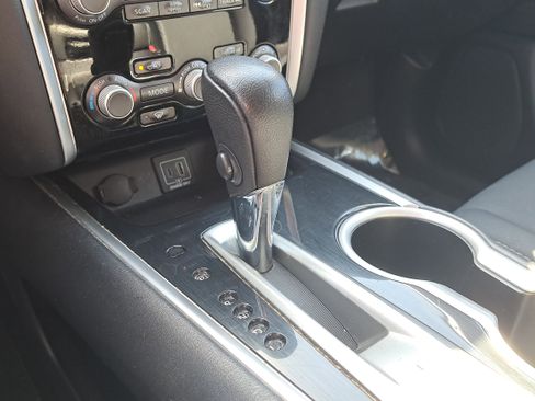 Used 2019 Nissan Pathfinder SV image 28