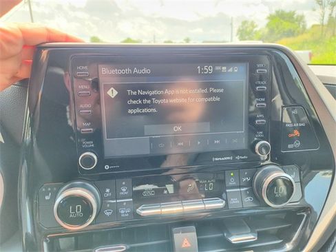 Used 2022 Toyota Highlander XLE image 25