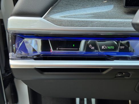 Used 2023 BMW 740i w/ Parking Assistance Package RWD image 19