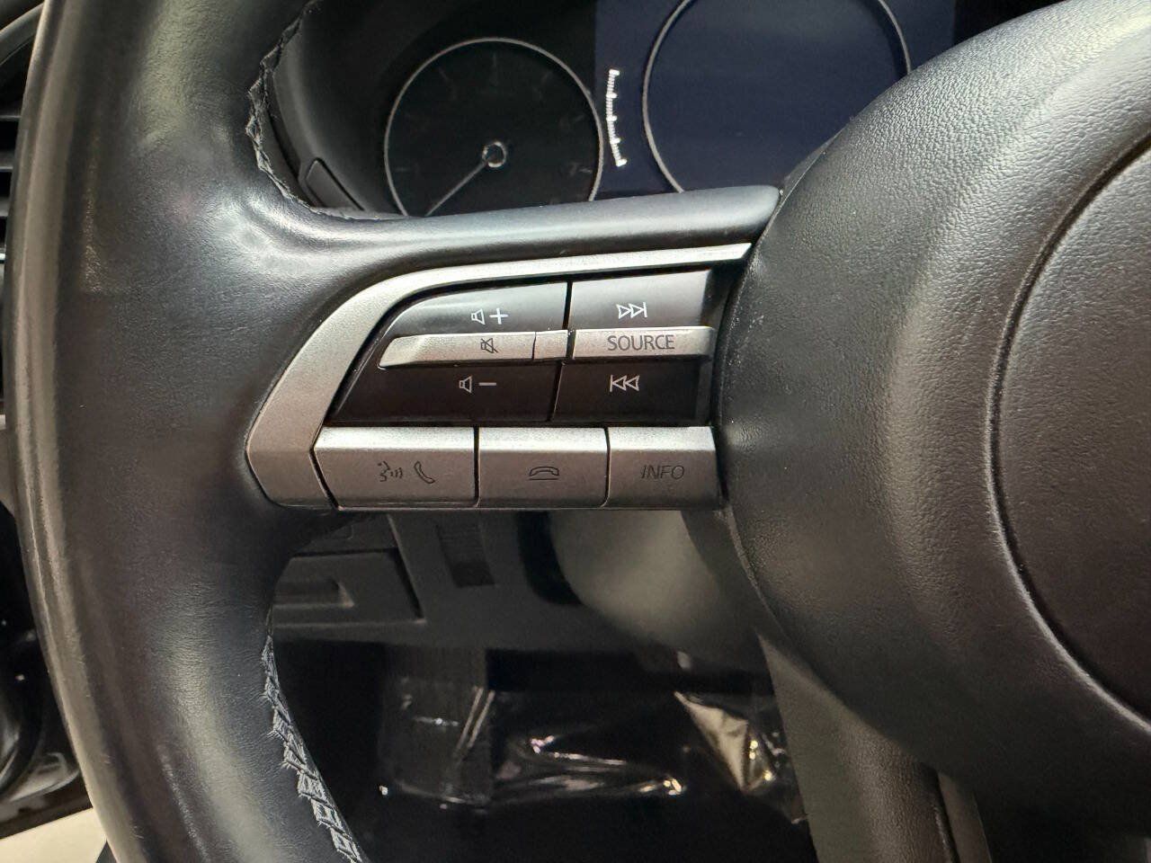 Used 2021 MAZDA MAZDA3 s FWD image 23
