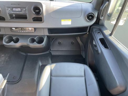 Used 2025 Mercedes-Benz Sprinter 2500 image 13