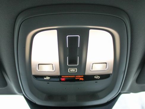 Used 2025 Volvo V60 B5 Cross Country Plus image 30