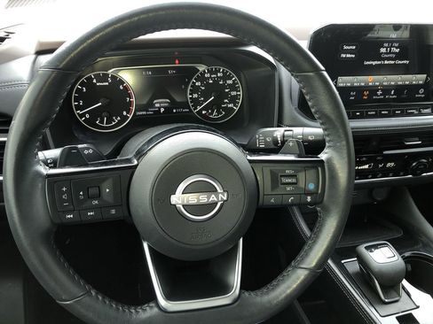 Used 2023 Nissan Rogue SL w/ SL Premium Package image 16