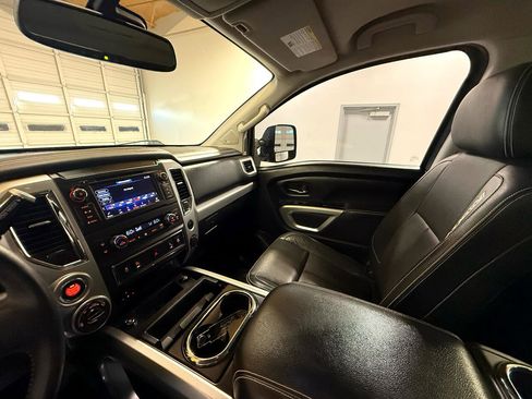 Used 2019 Nissan Titan PRO-4X w/ Pro-4x Convenience Package image 23