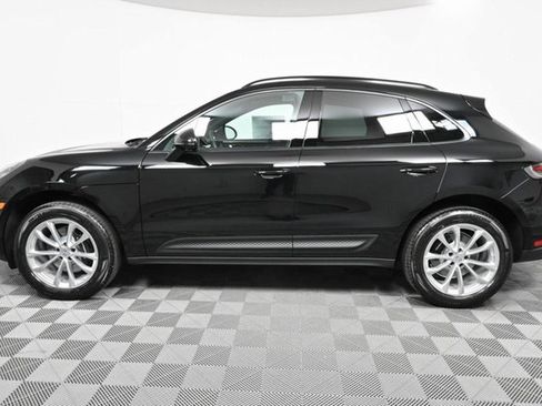 Certified 2025 Porsche Macan image 2