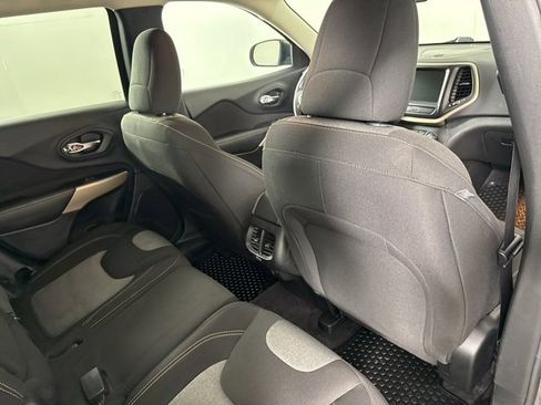 Used 2018 Jeep Cherokee Latitude image 19