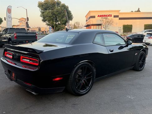 Used 2016 Dodge Challenger SRT RWD image 17