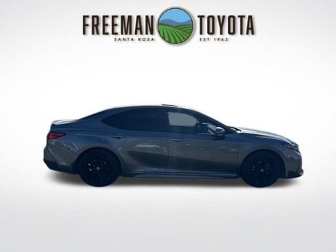 Used 2025 Toyota Camry SE w/ Convenience Package FWD image 4