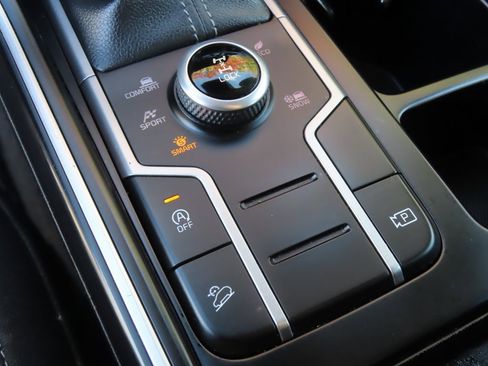 Used 2021 Kia Sorento LX image 6