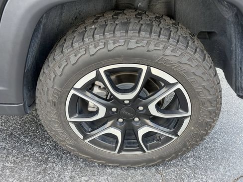 Used 2024 Jeep Compass Trailhawk AWD/4WD image 29