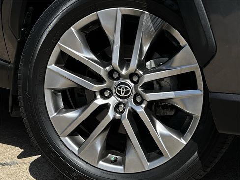 Used 2023 Toyota RAV4 XLE Premium image 31