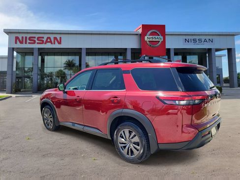 Used 2022 Nissan Pathfinder SV AWD/4WD image 4