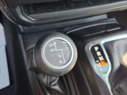 Used 2025 Jeep Wrangler Unlimited Sahara AWD/4WD image 24