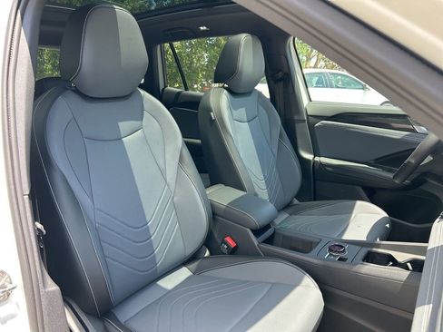 New 2026 Volkswagen Tiguan SE R-Line FWD image 45