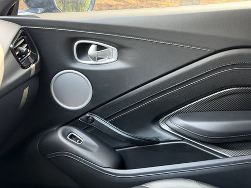 Used 2020 Aston Martin V8 Vantage Coupe RWD image 32