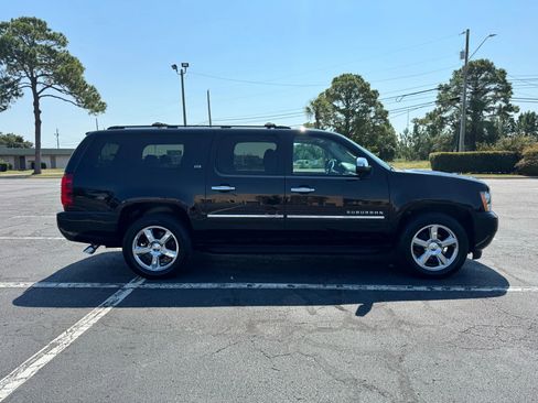 Used 2013 Chevrolet Suburban LTZ image 3