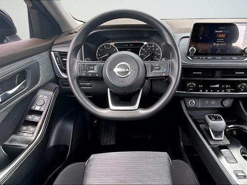 Certified 2023 Nissan Rogue SV FWD image 8