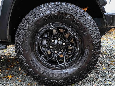 Used 2024 Chevrolet Colorado ZR2 w/ ZR2 Bison Edition image 29