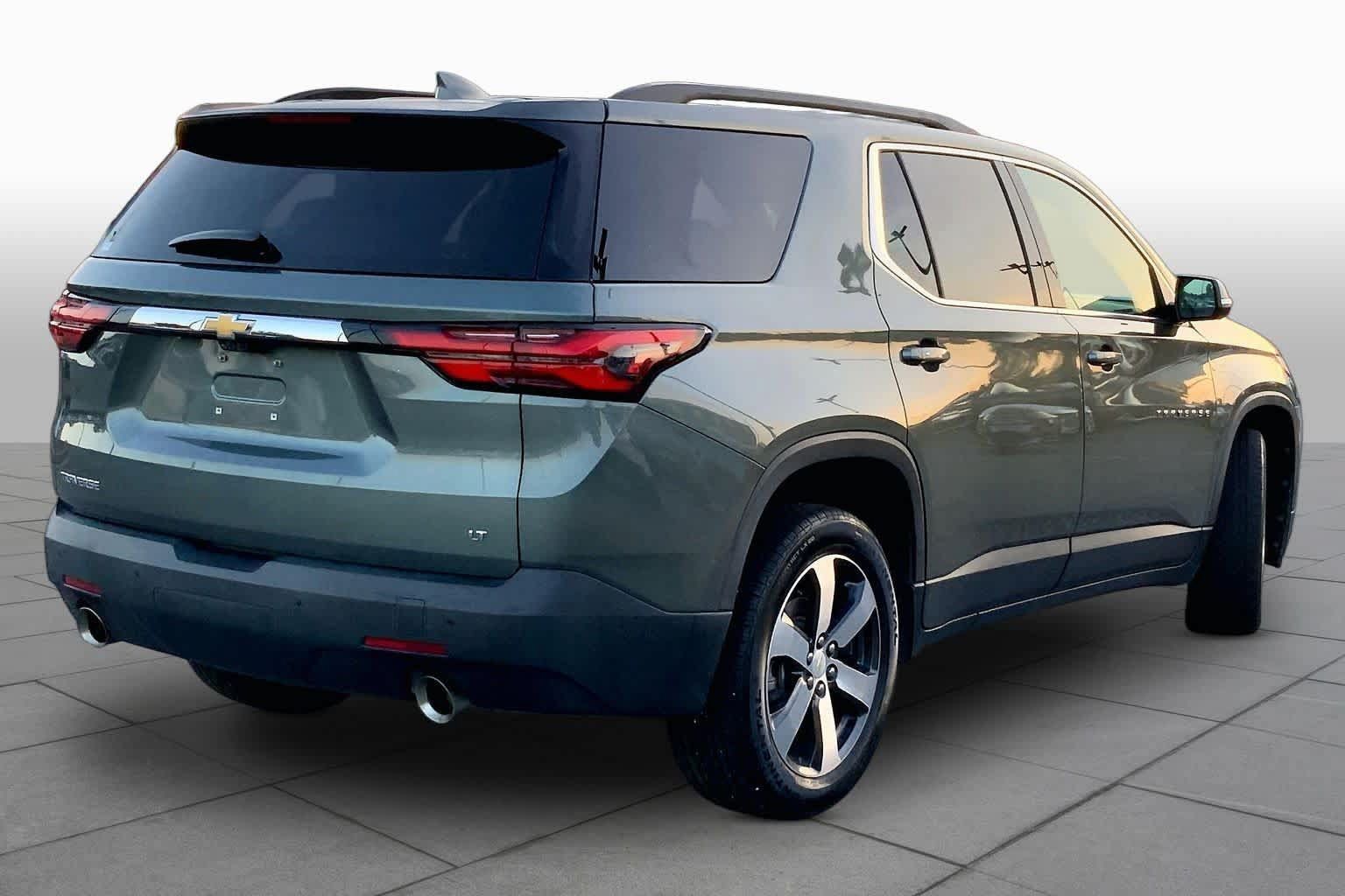 Used 2023 Chevrolet Traverse LT w/ LT Premium Package FWD image 12