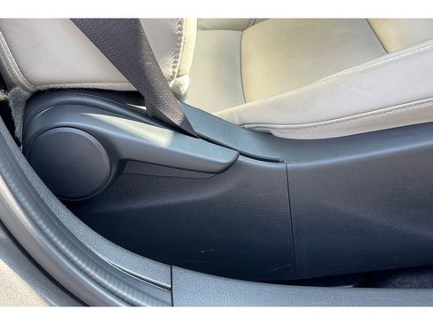 Used 2022 MAZDA MAZDA3 s FWD image 23