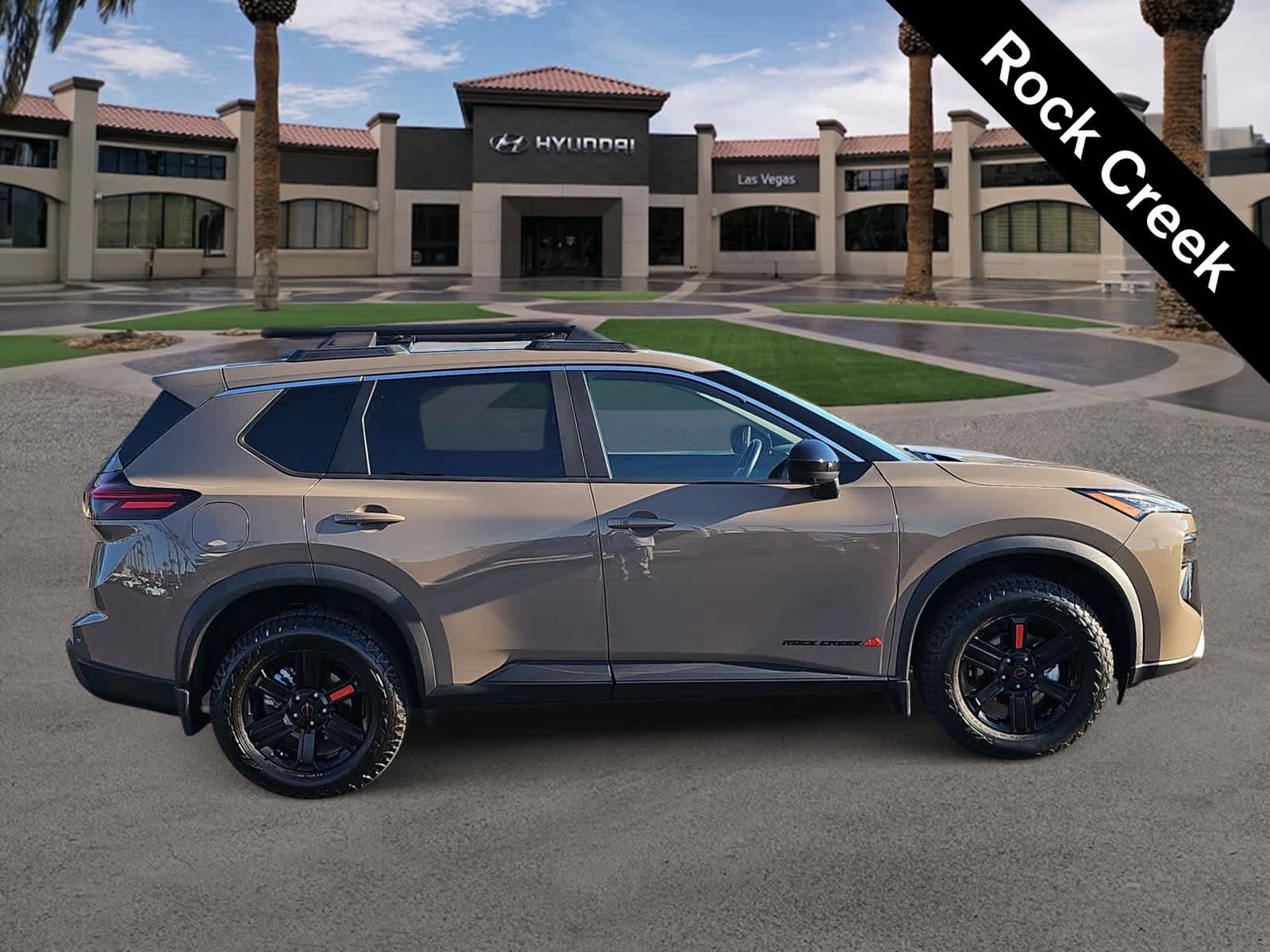 Used 2025 Nissan Rogue SV AWD/4WD image 9