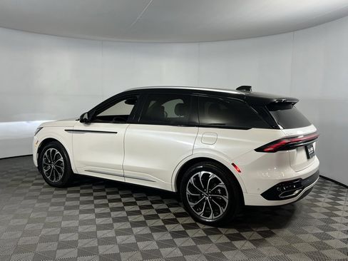 Used 2024 Lincoln Nautilus Reserve w/ Equipment Group 202A image 8