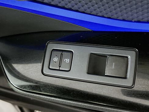 Used 2020 Toyota C-HR XLE FWD image 29