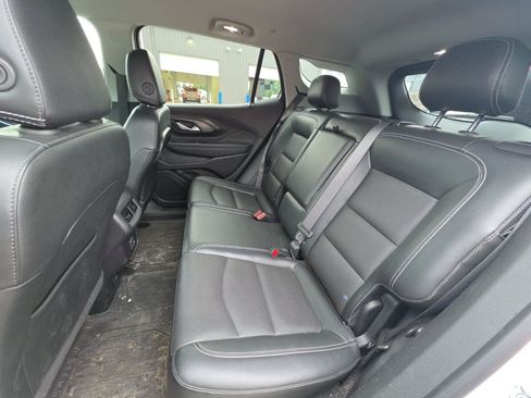 Used 2023 GMC Terrain SLT w/ LPO, Floor Liner Package AWD/4WD image 4