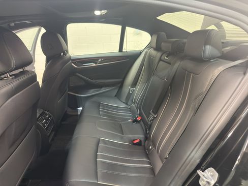 Used 2019 BMW 540i w/ M Sport Package image 31