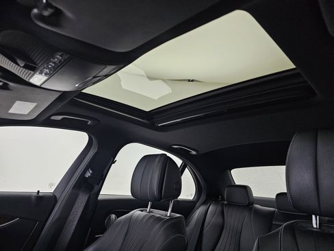 Used 2017 Mercedes-Benz E 300 4MATIC image 10