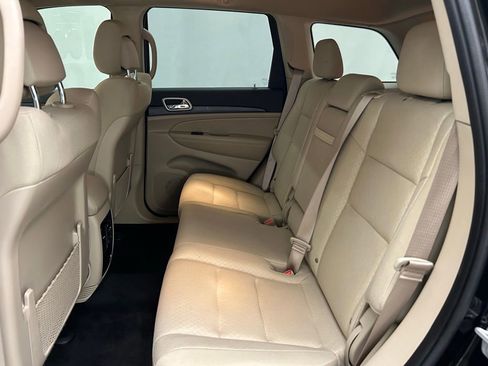 Certified 2022 Jeep Grand Cherokee Laredo E image 18