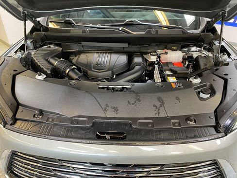 Used 2025 Buick Enclave Preferred FWD image 9