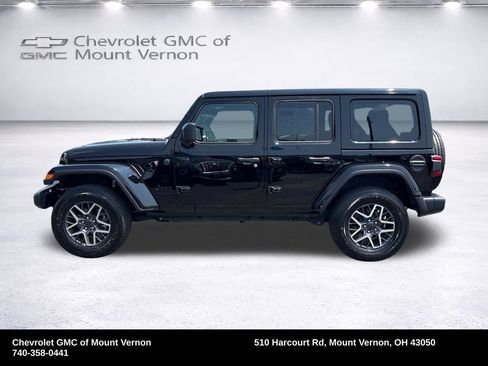 Used 2026 Jeep Wrangler Unlimited Sahara AWD/4WD image 2