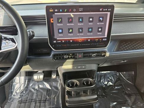 Used 2025 Volkswagen ID. Buzz Pro S RWD image 11