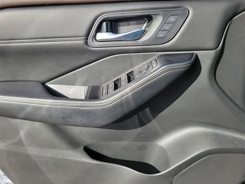 Used 2023 Nissan Rogue SL w/ SL Premium Package image 15