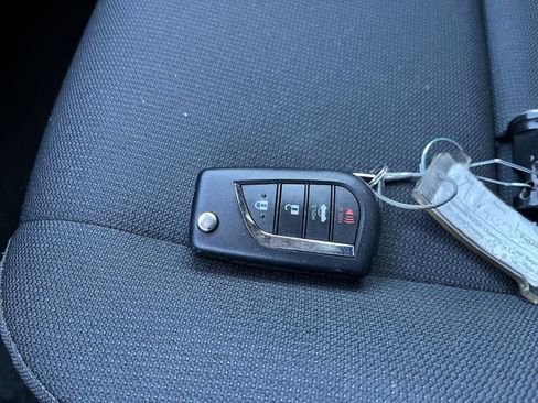 Used 2025 Toyota Corolla LE image 21