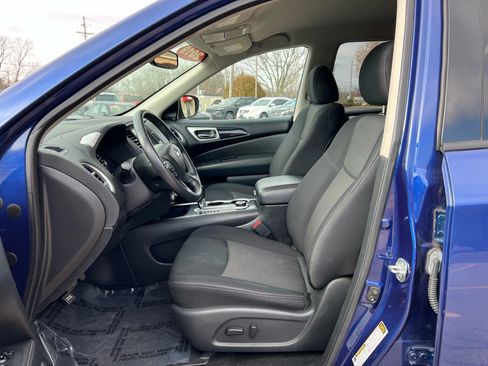 Used 2019 Nissan Pathfinder SV image 16