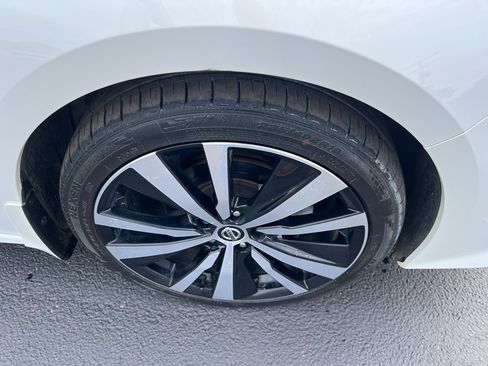 Used 2021 Nissan Altima 2.5 Platinum image 12