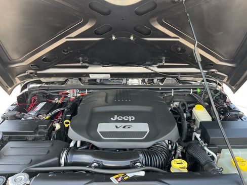 Used 2014 Jeep Wrangler Unlimited Sport w/ Quick Order Package 24S AWD/4WD image 35