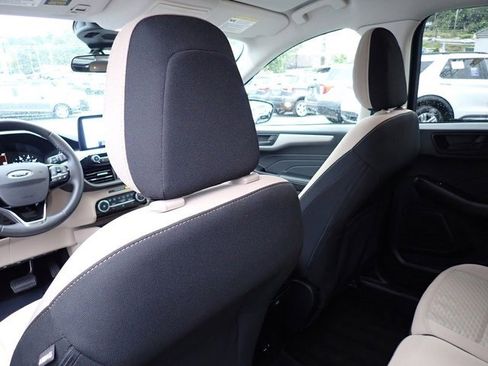 Certified 2022 Ford Escape SE w/ Cold Weather Package image 16