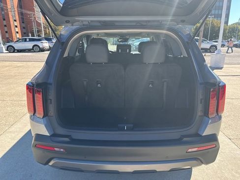 Used 2023 Kia Sorento S w/ Panoramic Sunroof Package image 5