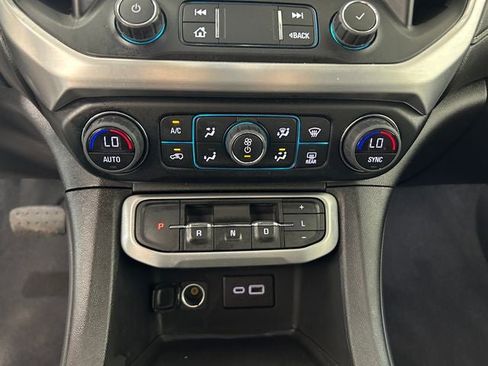 Used 2023 GMC Acadia SLE FWD image 22