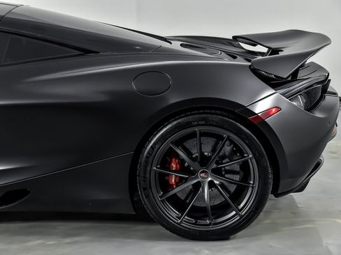 Used 2018 McLaren 720S image 10