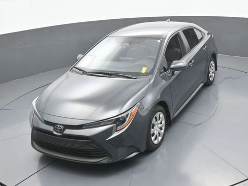 Used 2025 Toyota Corolla LE FWD image 38